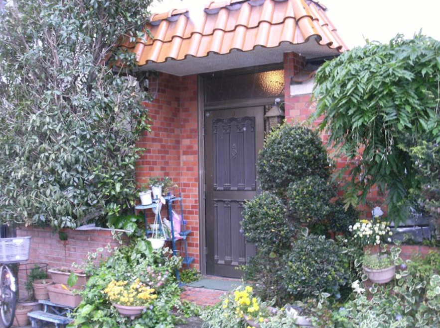 施工前の玄関付近の写真